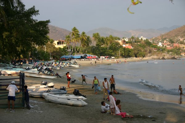 The official dinghy dock of Zihua
